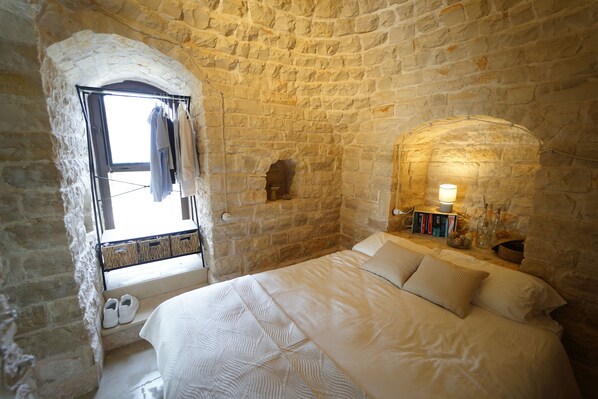 5 bedrooms, desk, iron/ironing board, travel crib - Trulli Hansel & Gretel (Puglia)