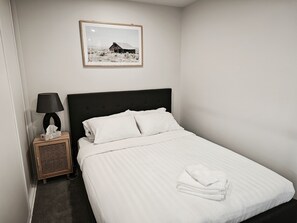 2 chambres, fer et planche à repasser, lit parapluie, Wi-Fi gratuit