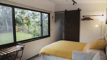 1 bedroom, bed sheets