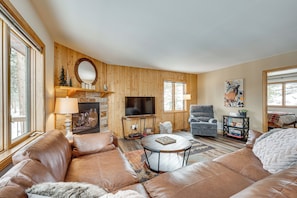 House (3 Bedrooms) | Interior - < 1/2 Mi to Marina: Grand Lake Getaway! (Grand Lake)