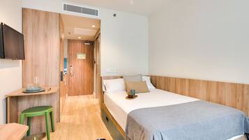 Individually furnished, desk, laptop workspace, free WiFi