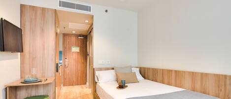 Individually furnished, desk, laptop workspace, free WiFi