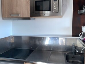 Fridge, dishwasher