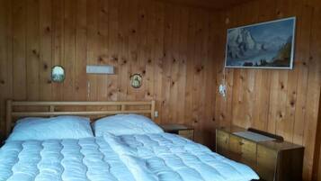 2 chambres, bureau, accès à Internet, literie fournie