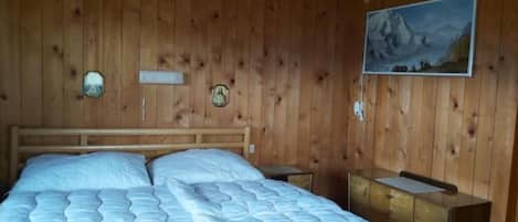 2 chambres, bureau, accès Internet, draps fournis