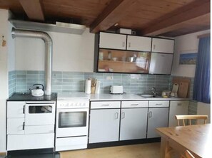 Frigorífic, forn, placa de cuina i rentaplats 
