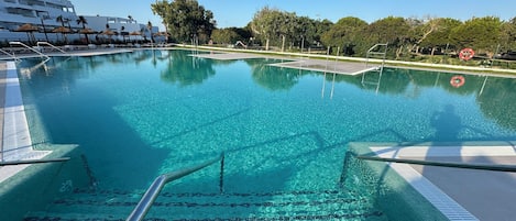 Outdoor pool, pool umbrellas, sun loungers