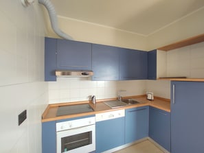 Business-Apartment | Eigene Küche | Großer Kühlschrank, Ofen, Geschirrspüler, Kochgeschirr/Geschirr/Besteck