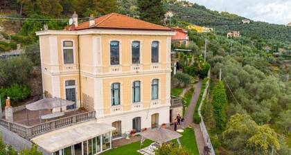 *VILLA LE PALME*
VIEW ON GULF OF POETS