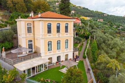 *VILLA LE PALME*
VIEW ON GULF OF POETS