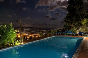 Outdoor pool - *VILLA LE PALME*
VIEW ON GULF OF POETS (Liguria)