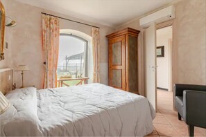 10 bedrooms, desk, iron/ironing board, travel cot