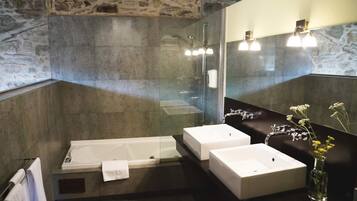 Habitación sénior | Sábanas de algodón egipcio y ropa de cama de alta calidad