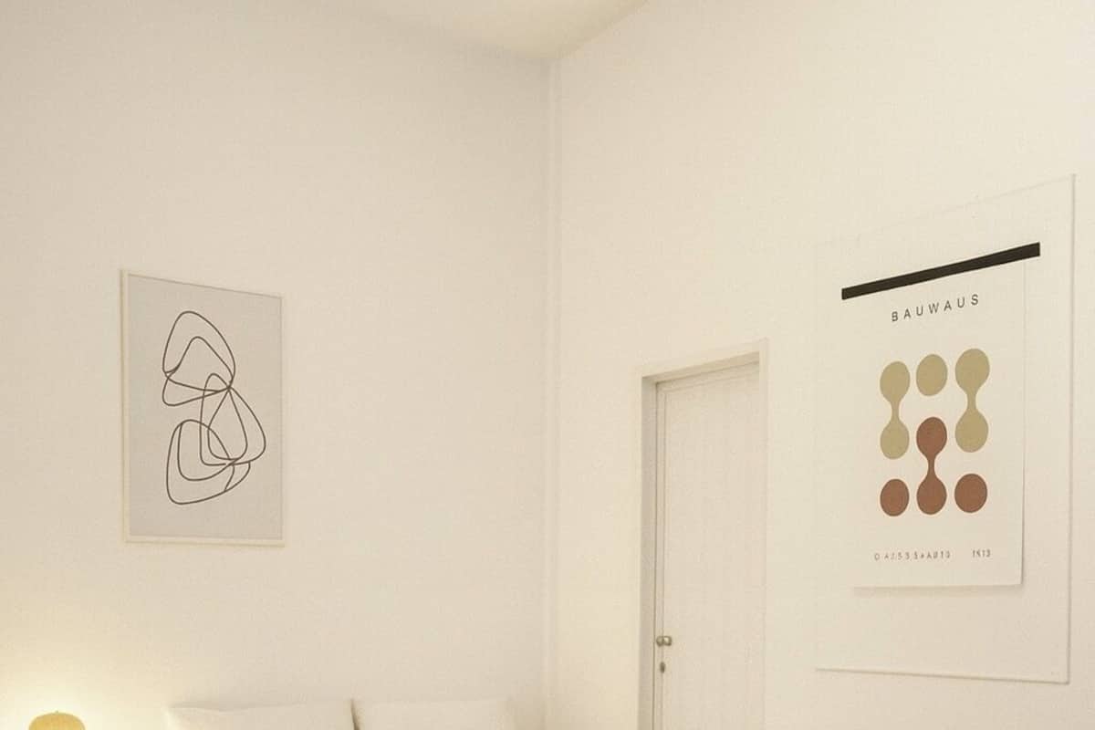 Habitación Confort | Decoración personalizada, escritorio, wifi gratis y ropa de cama