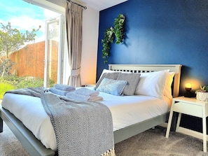 4 bedrooms, iron/ironing board, free WiFi, bed sheets - Spacious House | Parking | Long Stay Discount (Hamilton)