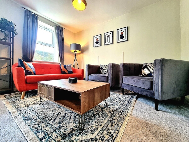 Spacious House | Parking | Long Stay Discount - Leicester