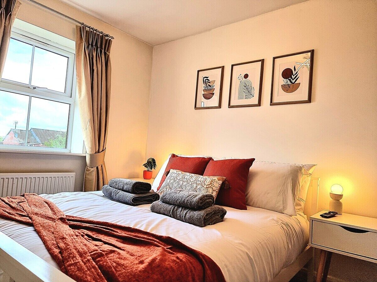 3 bedrooms, iron/ironing board, free WiFi, bed sheets