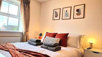 3 bedrooms, iron/ironing board, free WiFi, bed sheets