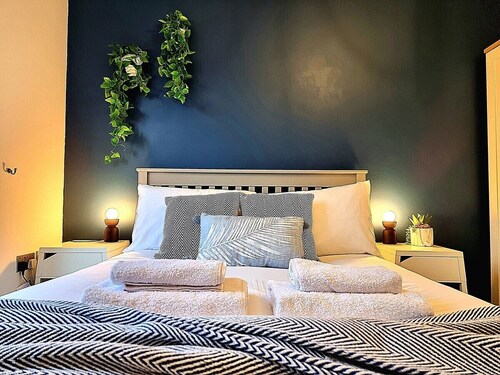 Spacious House |  Parking | Long Stay Discount