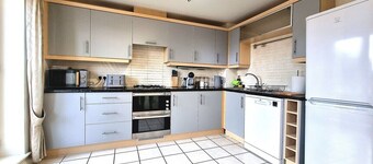 Spacious House | Parking | Long Stay Discount