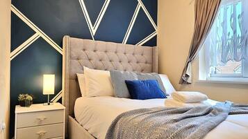 3 bedrooms, iron/ironing board, internet, bed sheets