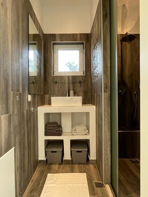 Shower, hair dryer, towels, toilet paper