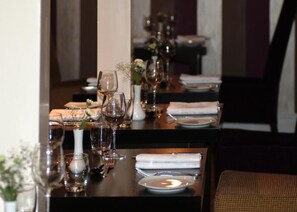 Restaurant - Emlyn Hotel  (Newcastle Emlyn)