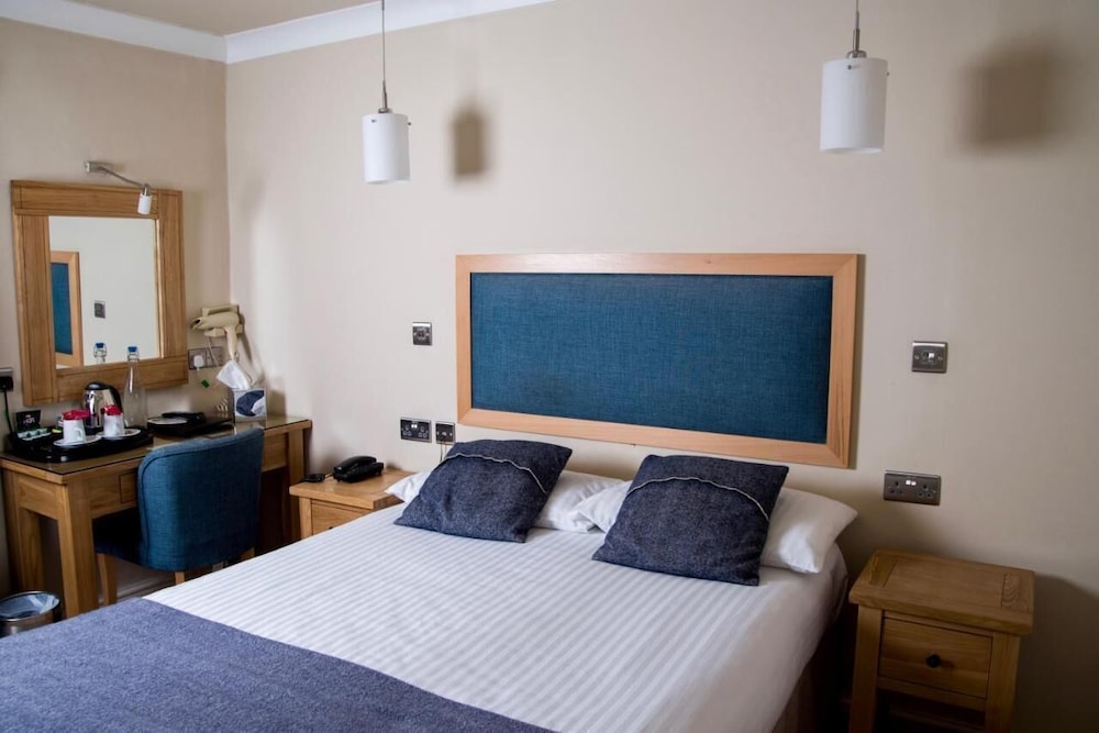 Gwesty'r Emlyn Hotel by null