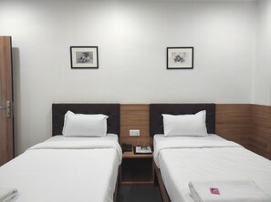 Twin Room | Premium bedding, desk, soundproofing, free WiFi