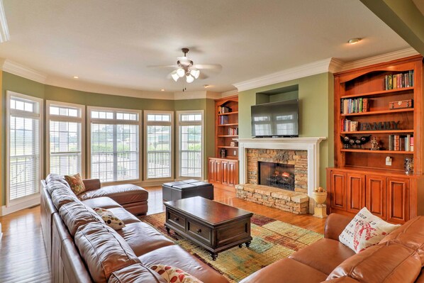 Fireplace - 'the Farm Mansion' w/ 3 Stories + Private Pool! (Zebulon)