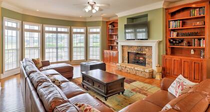 'the Farm Mansion' w/ 3 Stories + Private Pool!