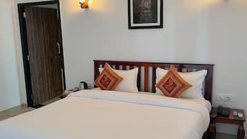 Luxury Cottage | 1 bedroom, memory-foam beds, minibar, individually decorated