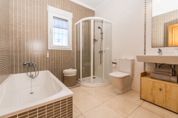 Shower, hair dryer, towels, toilet paper