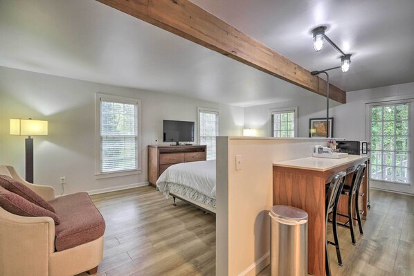 Apartment (0 Bedroom) | Interior - Riverdale Studio ~ 18 Mi to Downtown Atlanta! (Riverdale)