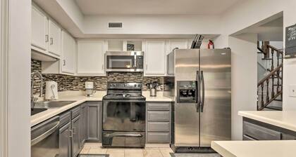 Modern Nashville Townhome: Large Yard & Deck!