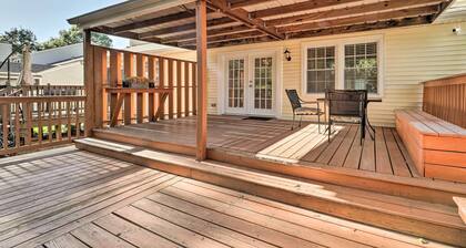Modern Nashville Townhome: Large Yard & Deck!