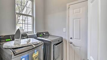 House (3 Bedrooms) | Bahagian dalam