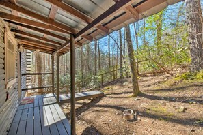 Interior - Blairsville Cabin w/ Fire Pit, 7 Mi to Dtwn! (Blairsville)