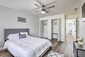 2 bedrooms, iron/ironing board, bed sheets - Georgia Getaway w/ Fireplace & Fenced-in Yard (Conyers)