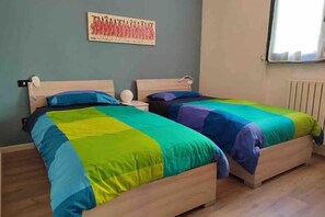 1 chambre, fer et planche à repasser, lit parapluie, Wi-Fi