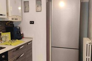 雪櫃、微波爐、焗爐、爐具