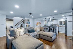 Smart TV - #27- Luxury Collection (Southington)