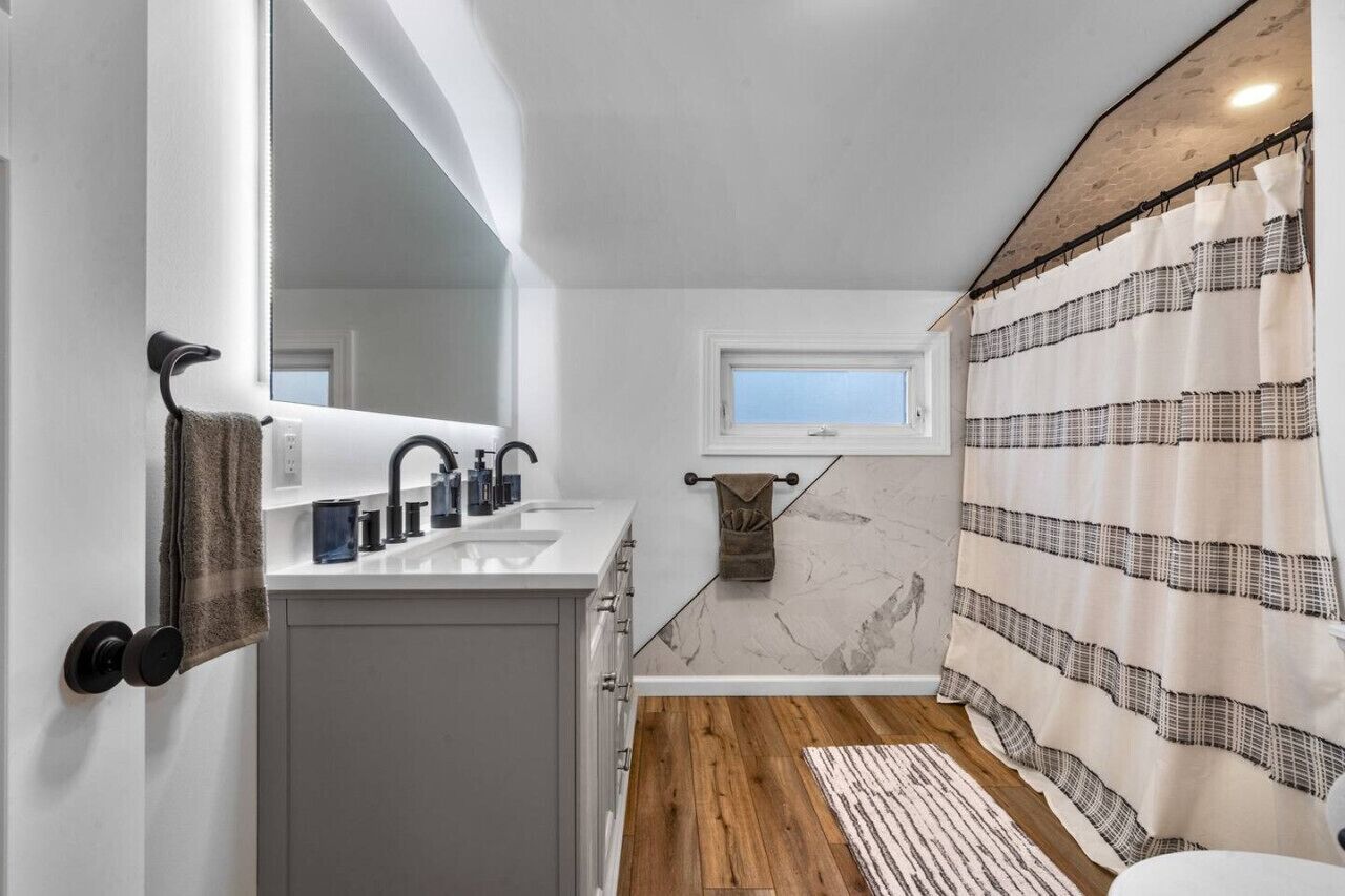 Secador de pelo y toallas