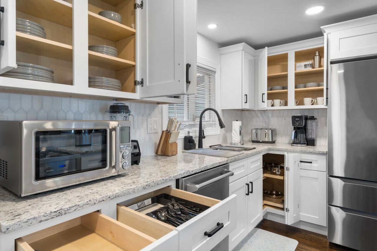 雪櫃、微波爐、焗爐、爐具