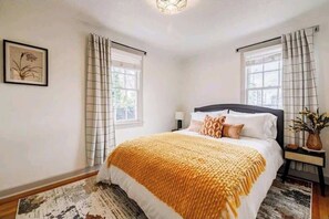 2 chambres, fer et planche à repasser, Wi-Fi, draps fournis