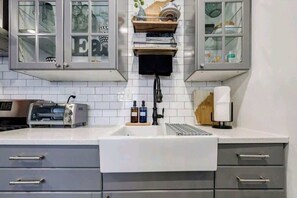 Refrigerador, horno, parrilla de estufa y lavavajillas 