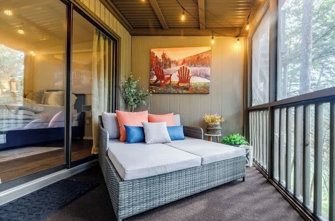 3 間睡房、書桌、熨斗/熨衫板、可攜式嬰兒床