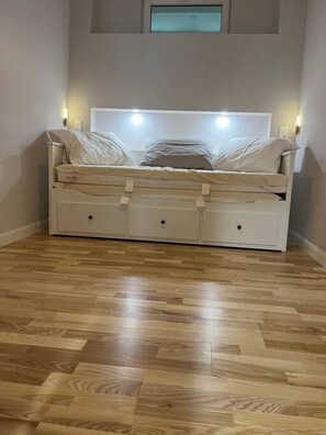 1 Schlafzimmer, Schreibtisch, Bügeleisen/Bügelbrett, WLAN