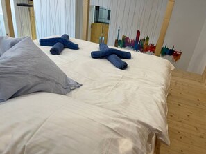 1 habitación, escritorio, tabla de planchar con plancha y wifi 