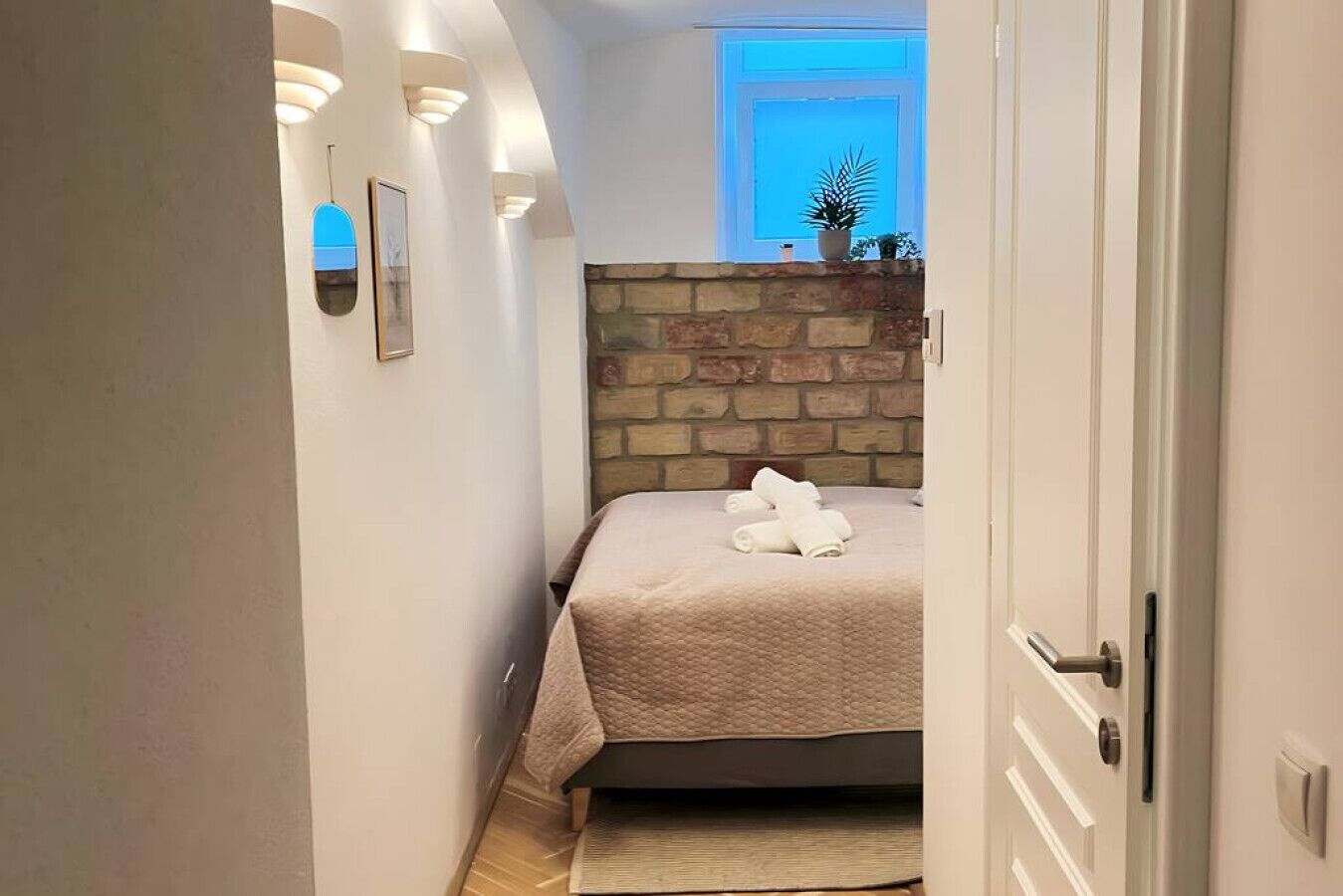 1 bedroom, desk, iron/ironing board, WiFi